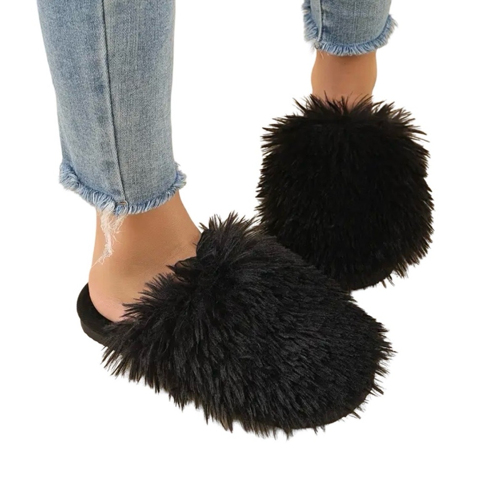 Fuzzy Luxe Indoor Slippers – Ultra Soft & Cozy Comfort